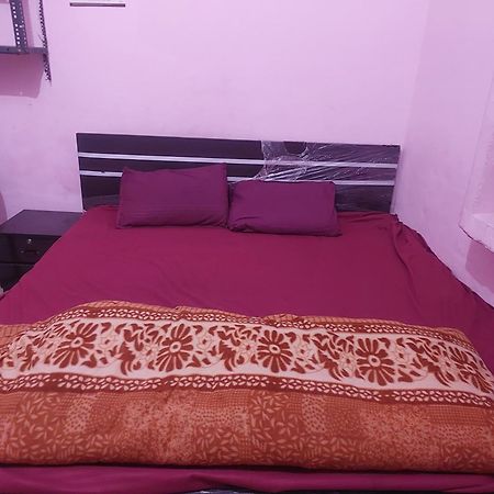 Kanti Devi Seva Sadan Mathura Esterno foto