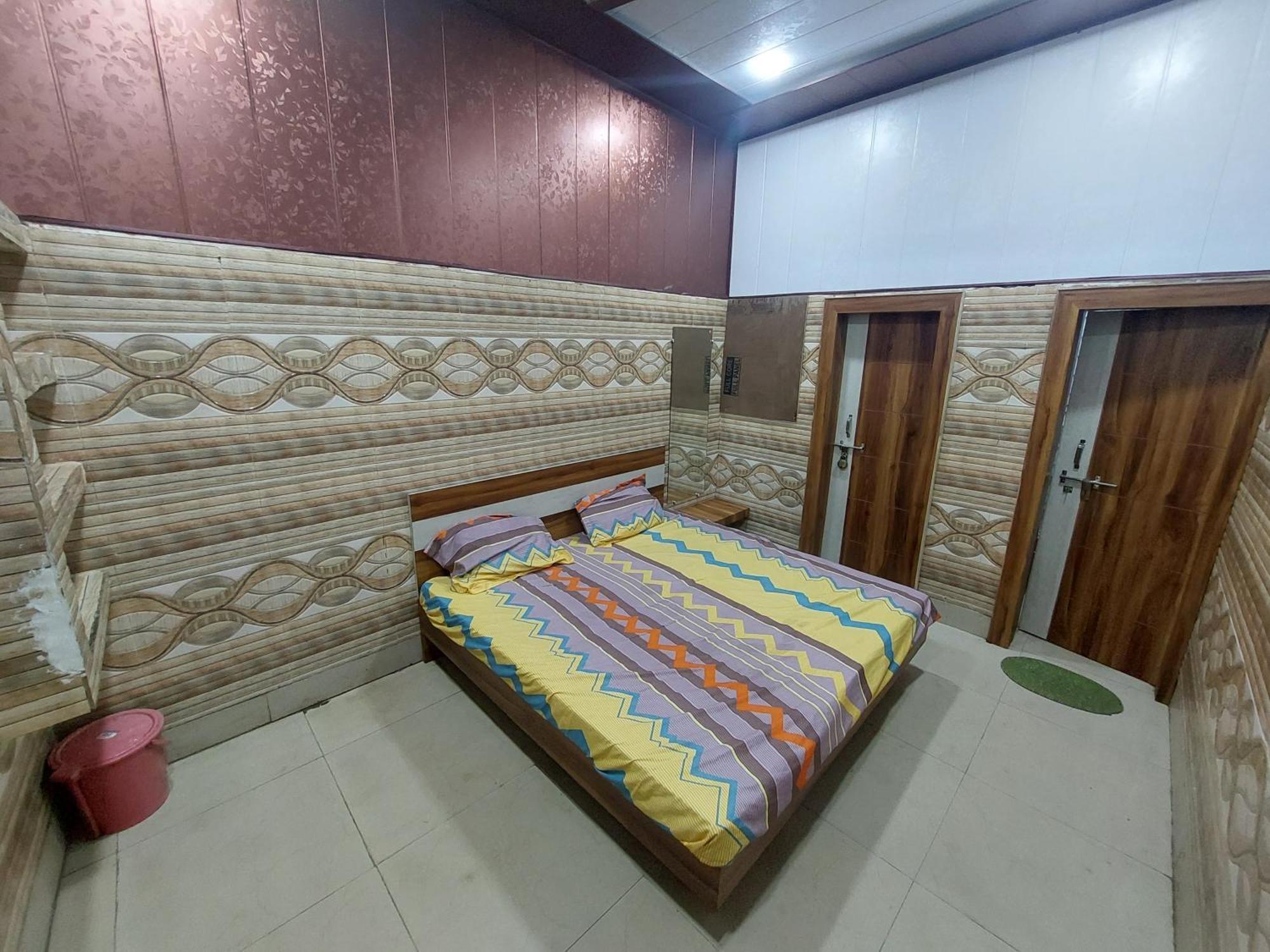 Kanti Devi Seva Sadan Mathura Esterno foto